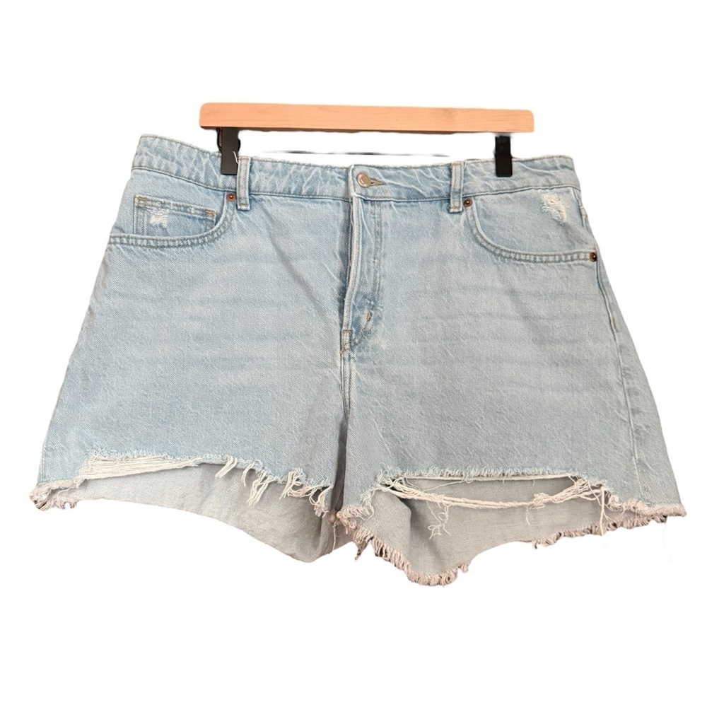H&M Light Wash Lightly Distressed Denim Short size 14